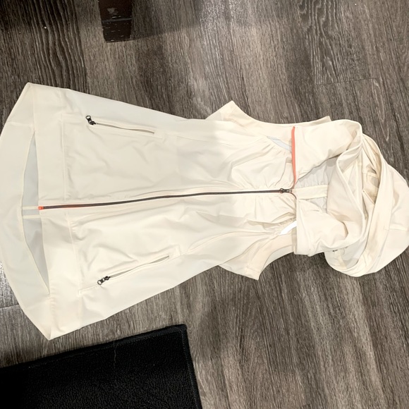 White/ cream lululemon Go the distance vest - Picture 1 of 7